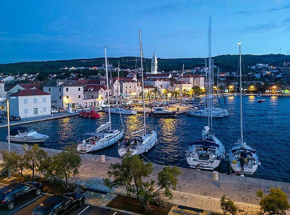 Apartments Derado Supetar Eksteriør billede