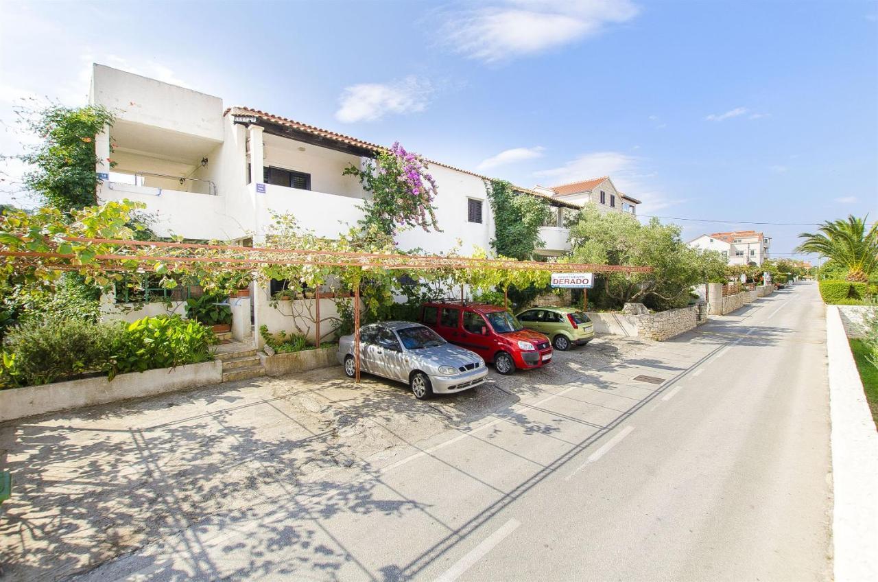 Apartments Derado Supetar Eksteriør billede